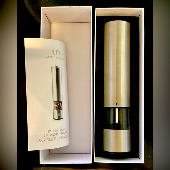 Electronic salt or pepper grinder set - Picture 3 of 4